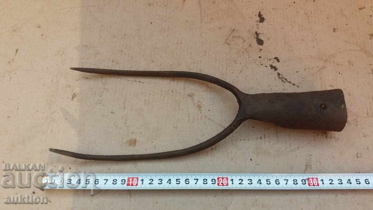 СТАРА МАЛКА ГРАДИНСКА ВИЛА с цена 4.99 лв. | € 2.55