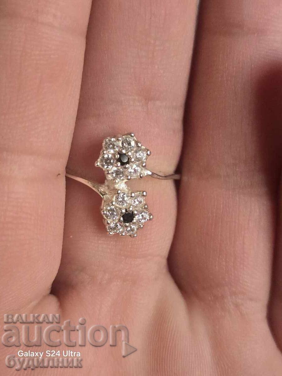 Ασημένιο δαχτυλίδι. 16,5 χιλ. Βάζω πάνω από 100 δημοπρασίες. Δες! με τιμή 18.99 BGN | € 9.71