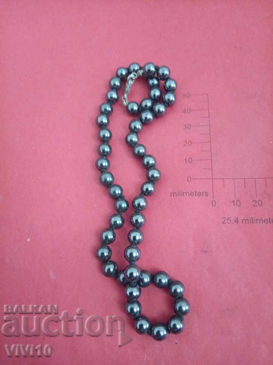 Κολιέ από αιματίτη αντίκα με τιμή 40.00 BGN | € 20.45