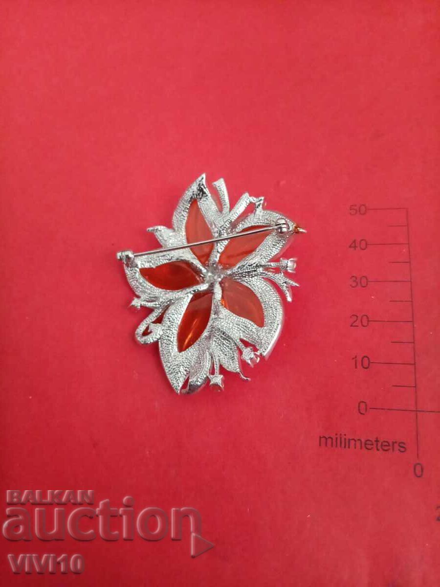 Αντίκα καρφίτσα με πέτρες με τιμή 30.00 BGN | € 15.34