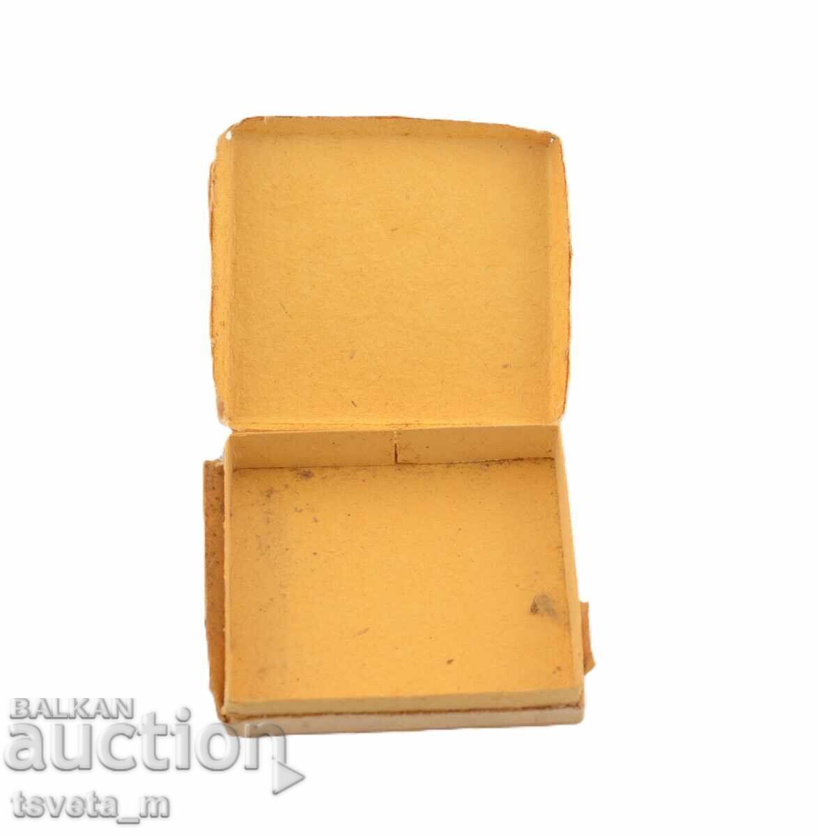 Кутия от цигари СОФИЯ 1946 г. - Царство България с цена 5.00 лв. | € 2.56 Кутия от цигари СОФИЯ 1946 г. - Царство България с цена 5.00 лв. | € 2.56