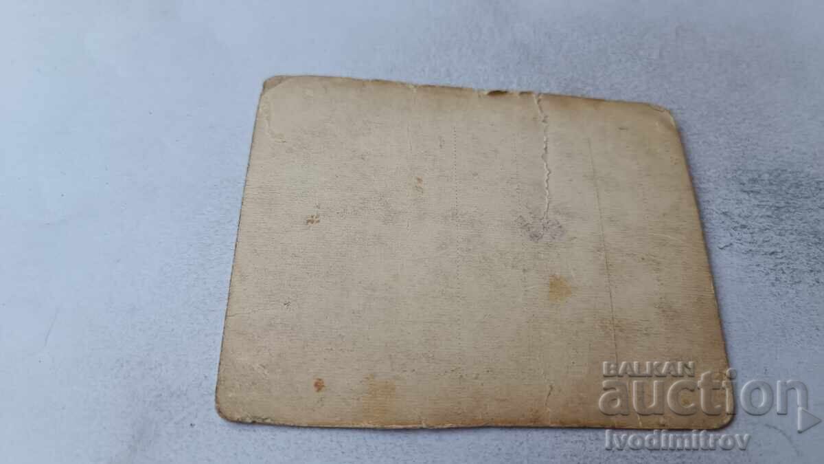 Φωτογραφία Άνδρες γυναίκες και αγόρι ξαπλωμένοι στην παραλία με τιμή 1.85 BGN | € 0.95 Φωτογραφία Άνδρες γυναίκες και αγόρι ξαπλωμένοι στην παραλία με τιμή 1.85 BGN | € 0.95