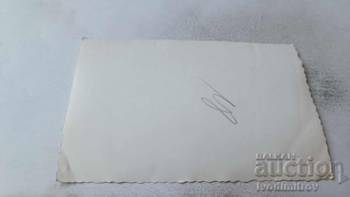 Foto Omul pe plajă cu preț 1.75 BGN | € 0.89