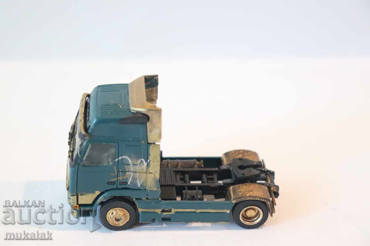ALBEDO H0 1/87 VOLVO CAP DE TRACTARE MODEL CAMION cu preț 10.00 BGN | € 5.11