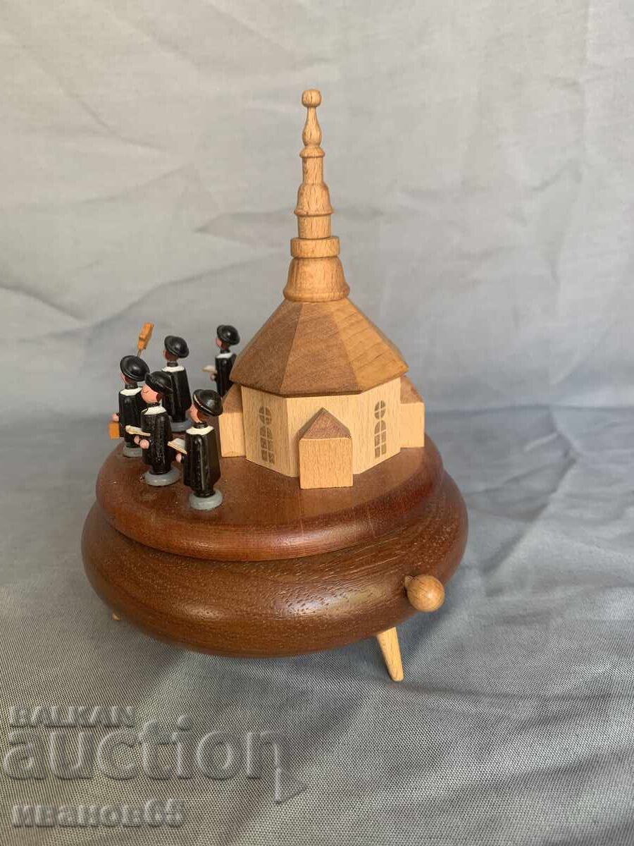 Auction Wooden musical box, interesting Auction Wooden musical box, interesting