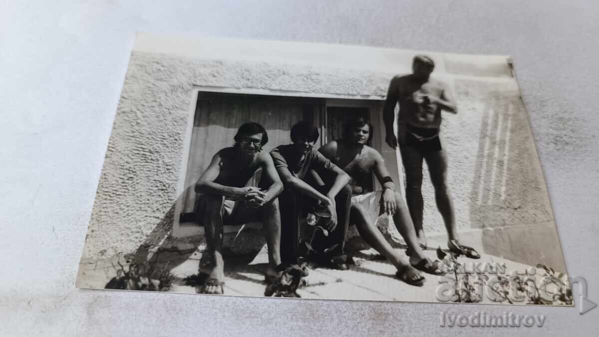 Foto Patru bărbați Foto Patru bărbați