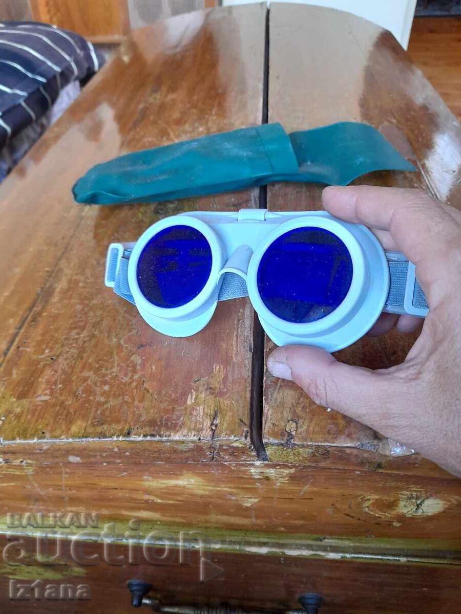Old welding goggles with price 32.00 BGN | € 16.36