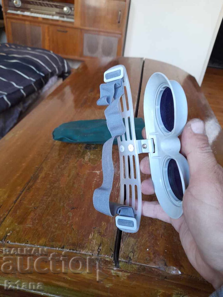 Auction  Old welding goggles