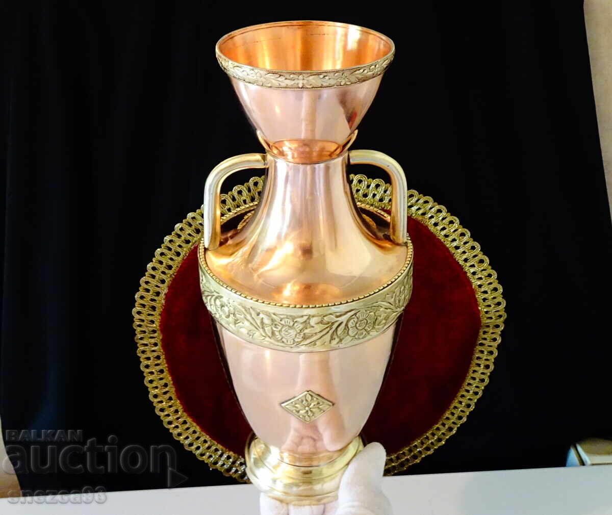 Auction Fabulous copper jug, copper vase masterpiece, bronze fittings Auction Fabulous copper jug, copper vase masterpiece, bronze fittings