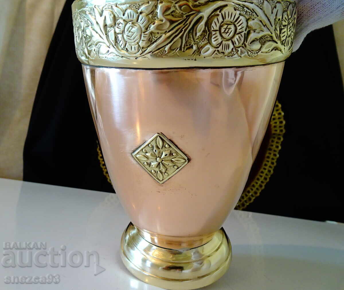 Delivery of Fabulous copper jug, copper vase masterpiece, bronze fittings Delivery of Fabulous copper jug, copper vase masterpiece, bronze fittings