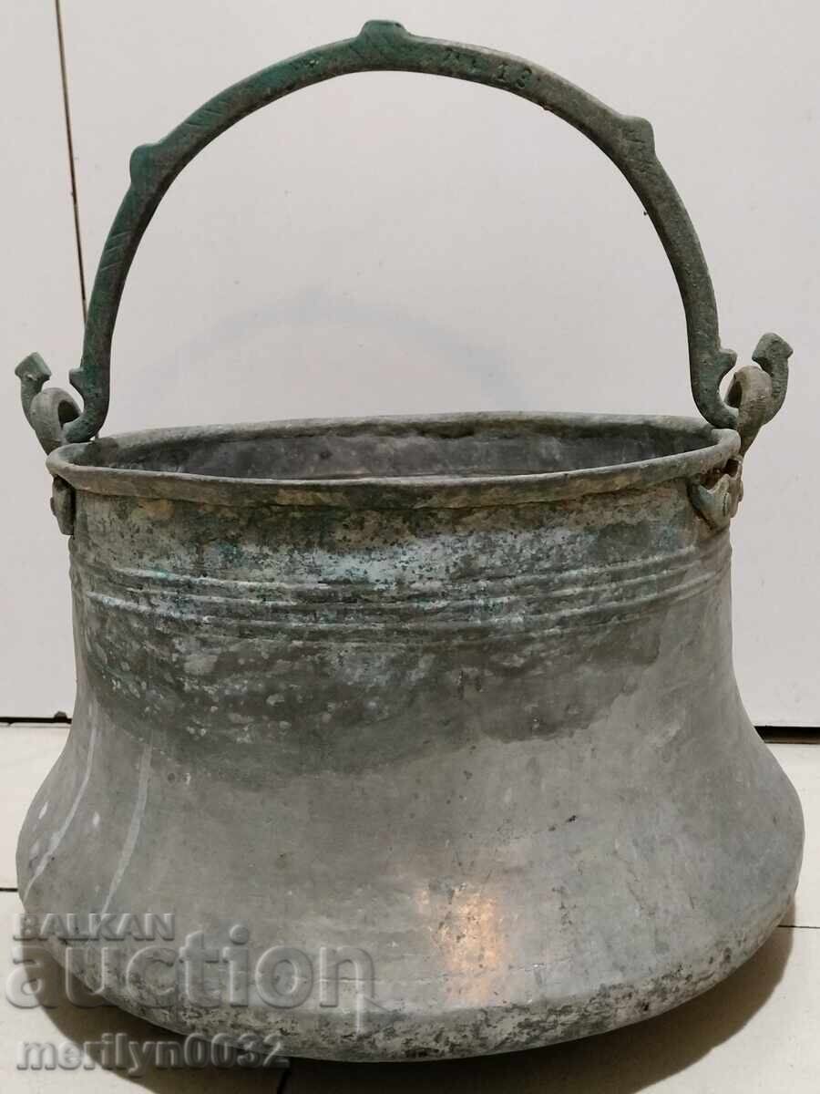 Monedă conservată, ceaun, cupru, vas de cupru cu preț 99.00 BGN | € 50.62 Monedă conservată, ceaun, cupru, vas de cupru cu preț 99.00 BGN | € 50.62