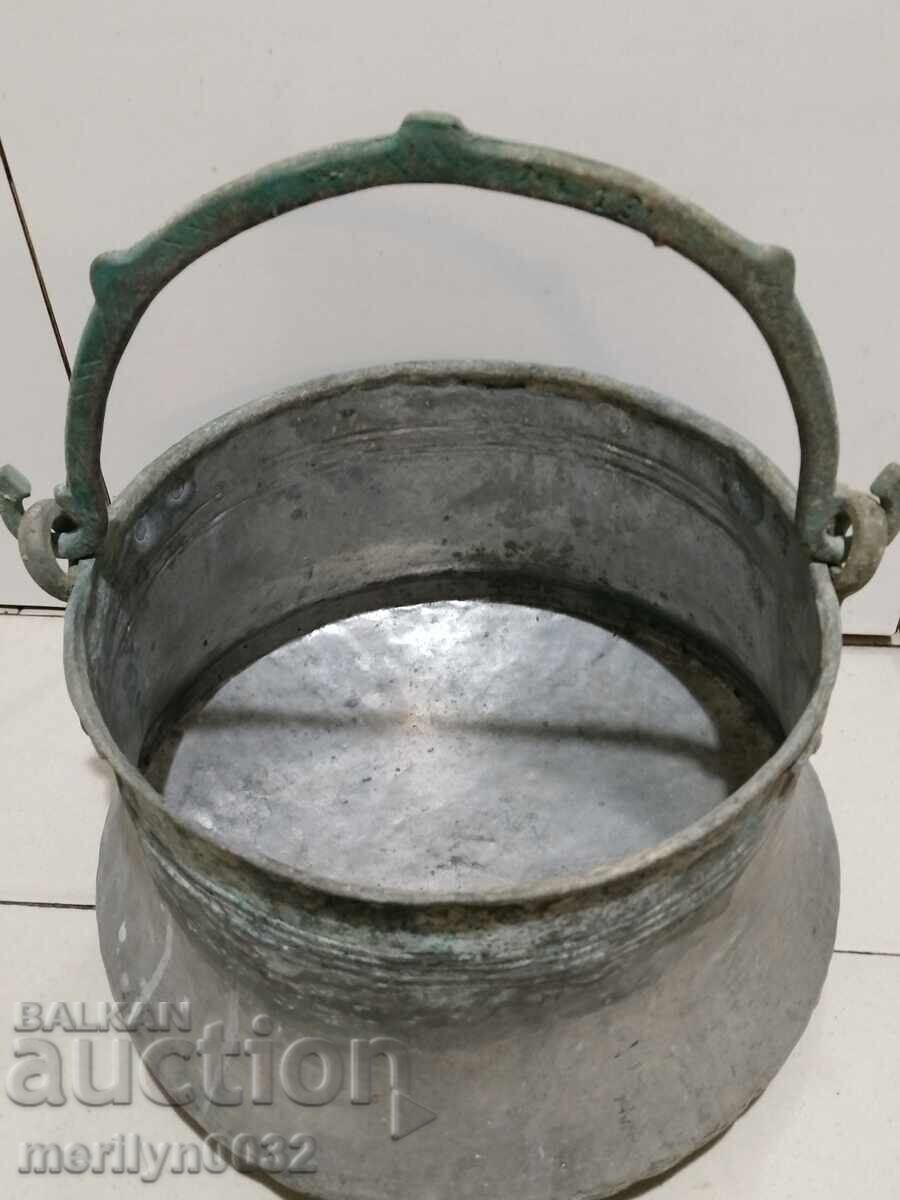 Licitație Monedă conservată, ceaun, cupru, vas de cupru Licitație Monedă conservată, ceaun, cupru, vas de cupru