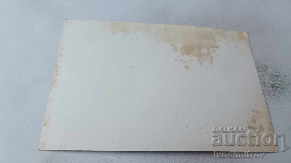 Foto Femeie și băiat cu preț 1.65 BGN | € 0.84 Foto Femeie și băiat cu preț 1.65 BGN | € 0.84