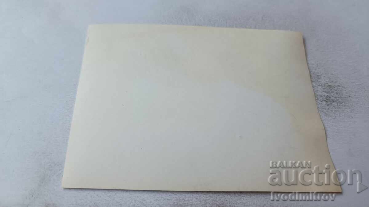 Φωτογραφία Γυναίκα και αγόρι με τιμή 1.65 BGN | € 0.84 Φωτογραφία Γυναίκα και αγόρι με τιμή 1.65 BGN | € 0.84