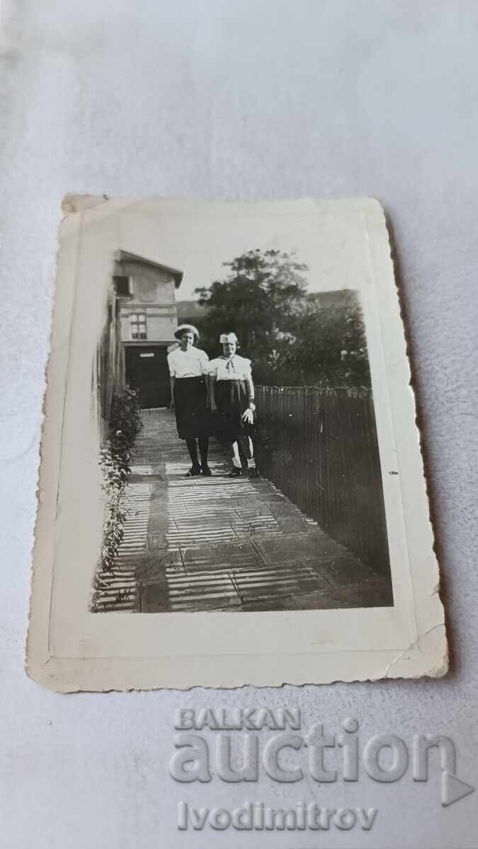 Φωτογραφία Σόφια Γυναίκα και μαθήτρια Δ' τάξης 1937