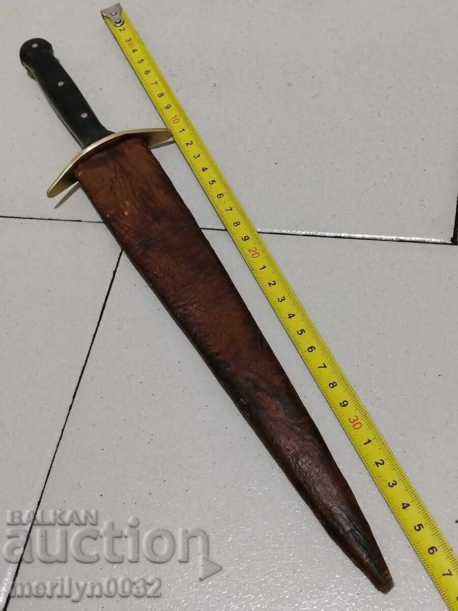 Παράδοση Kama από κέρατο βουβαλιού και δερμάτινη θήκη, δίκοπο μαχαίρι