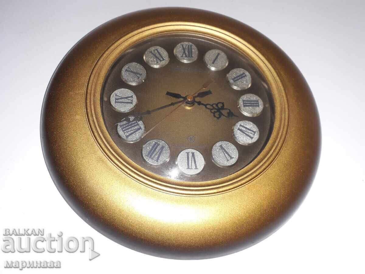 OLD EL.- MECH. WATCH "YANTAR". USSR with price 14.00 BGN | € 7.16