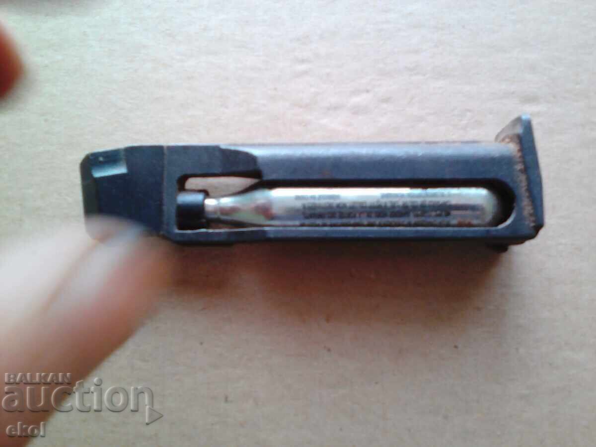 Аукцион Пълнител за въздушен МАКАРОВ