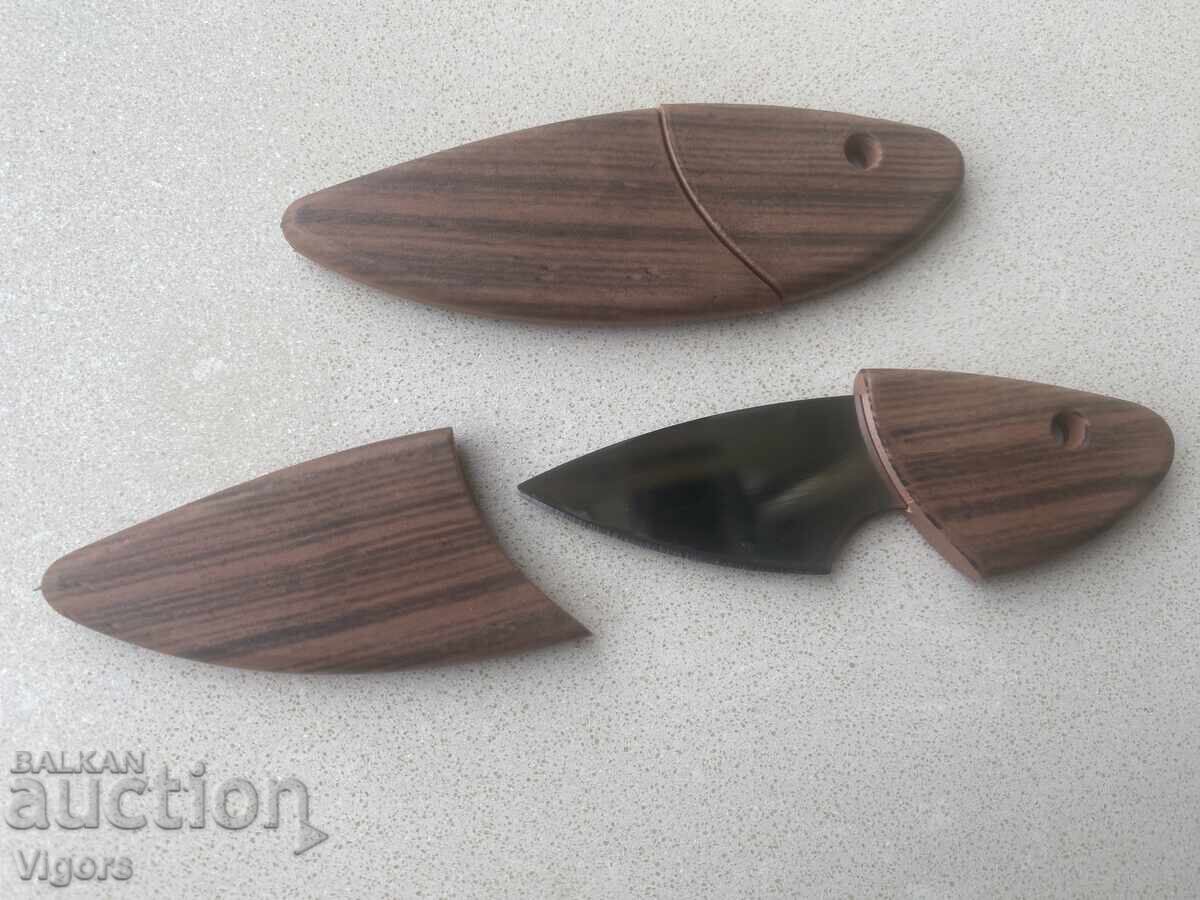 Mini cuțit cu teacă, oțel, 54x104 mm cu preț 7.50 BGN | € 3.83 Mini cuțit cu teacă, oțel, 54x104 mm cu preț 7.50 BGN | € 3.83