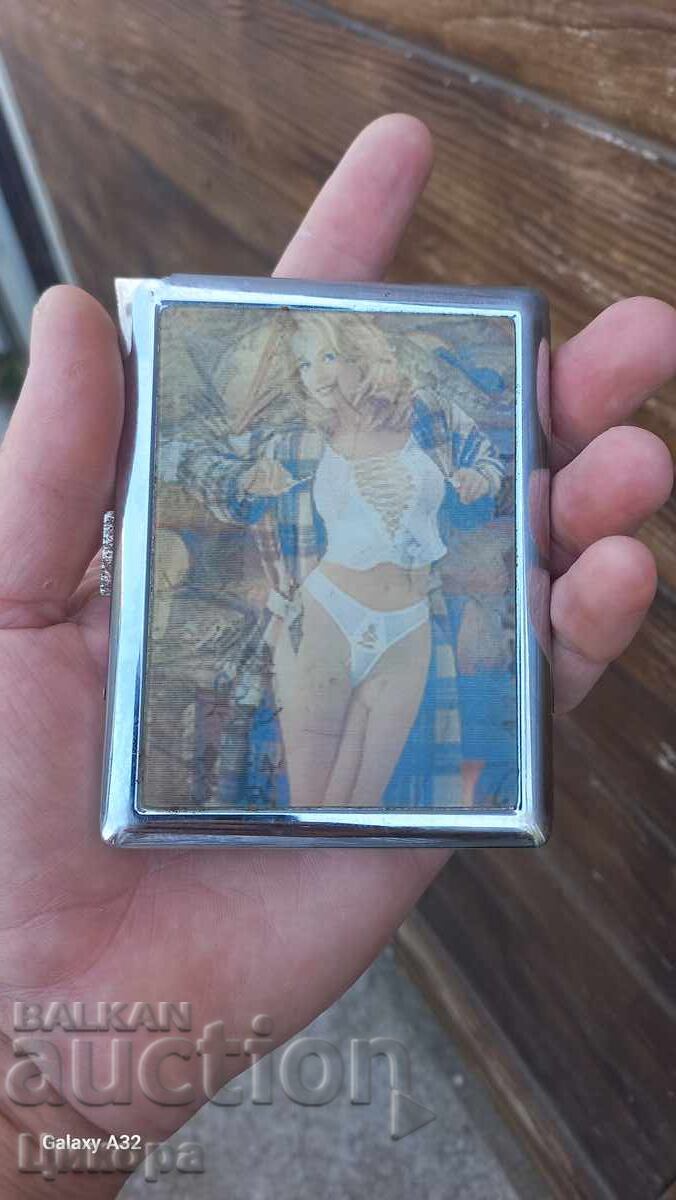 Licitație TABACHERĂ EROTICĂ ȘI Brichetă EROTICĂ CU POZE SCHIMBĂTOARE Licitație TABACHERĂ EROTICĂ ȘI Brichetă EROTICĂ CU POZE SCHIMBĂTOARE