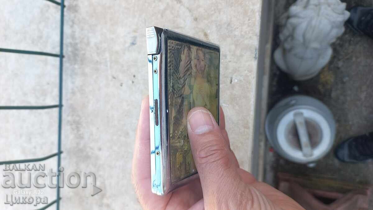 TABACHERĂ EROTICĂ ȘI Brichetă EROTICĂ CU POZE SCHIMBĂTOARE - 7 TABACHERĂ EROTICĂ ȘI Brichetă EROTICĂ CU POZE SCHIMBĂTOARE - 7