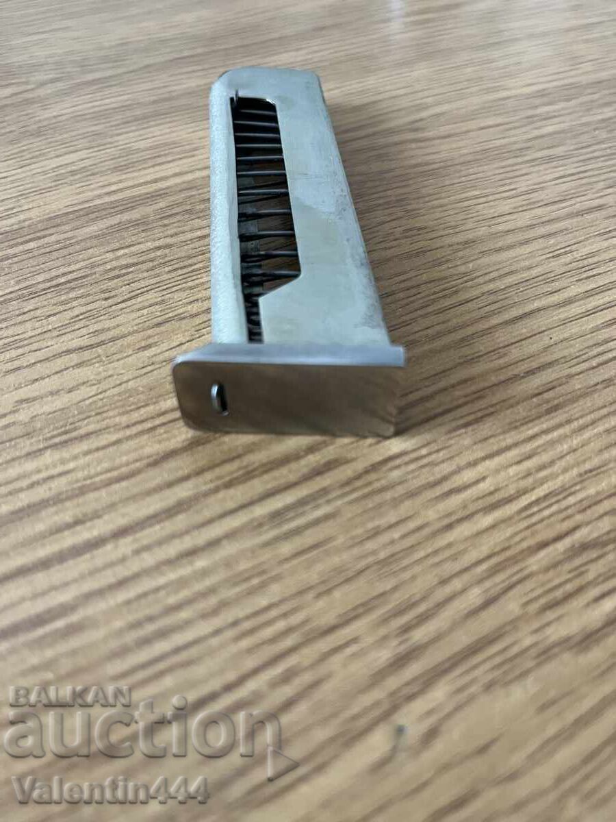 Încărcător NICHELAT pentru pistol "MAKAROV", cal. 9x18mm - 5 Încărcător NICHELAT pentru pistol "MAKAROV", cal. 9x18mm - 5