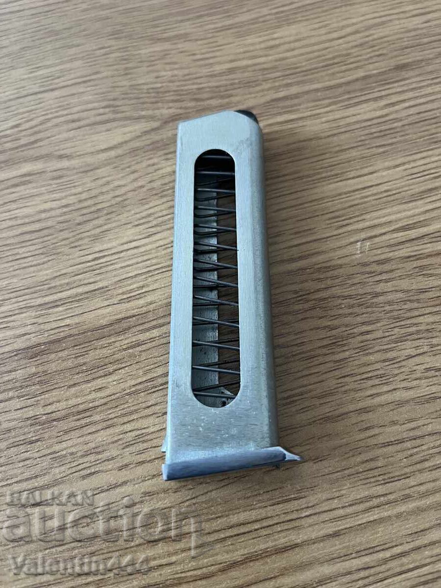 Încărcător NICHELAT pentru pistol "MAKAROV", cal. 9x18mm Încărcător NICHELAT pentru pistol "MAKAROV", cal. 9x18mm