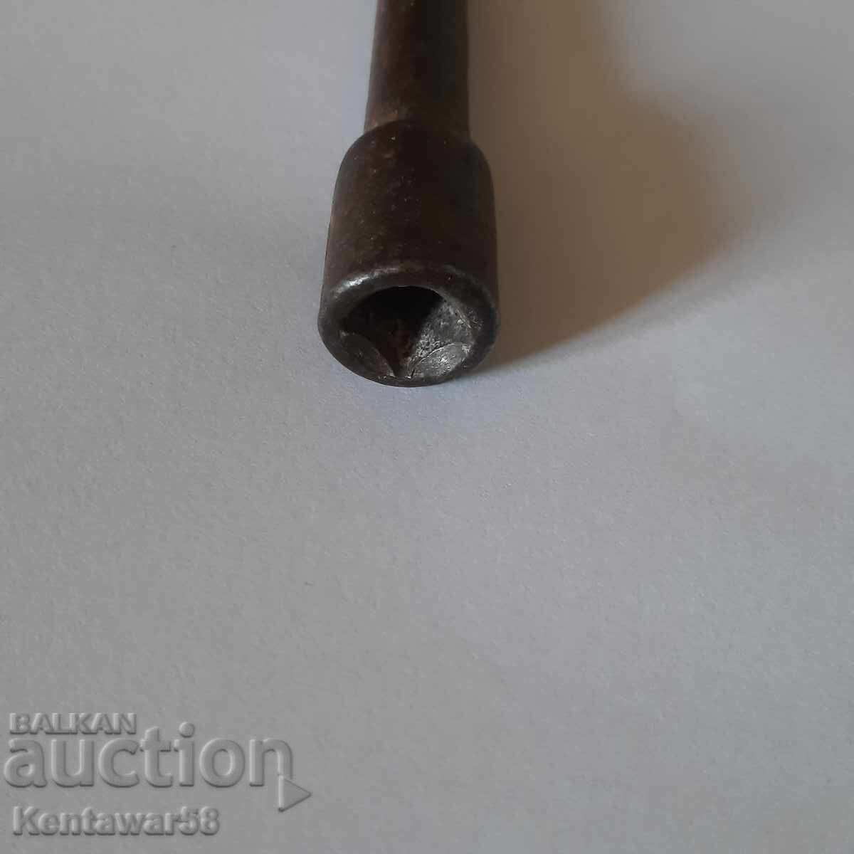 Старинен ключ за часовник. с цена € 5.00 | 9.78 лв.