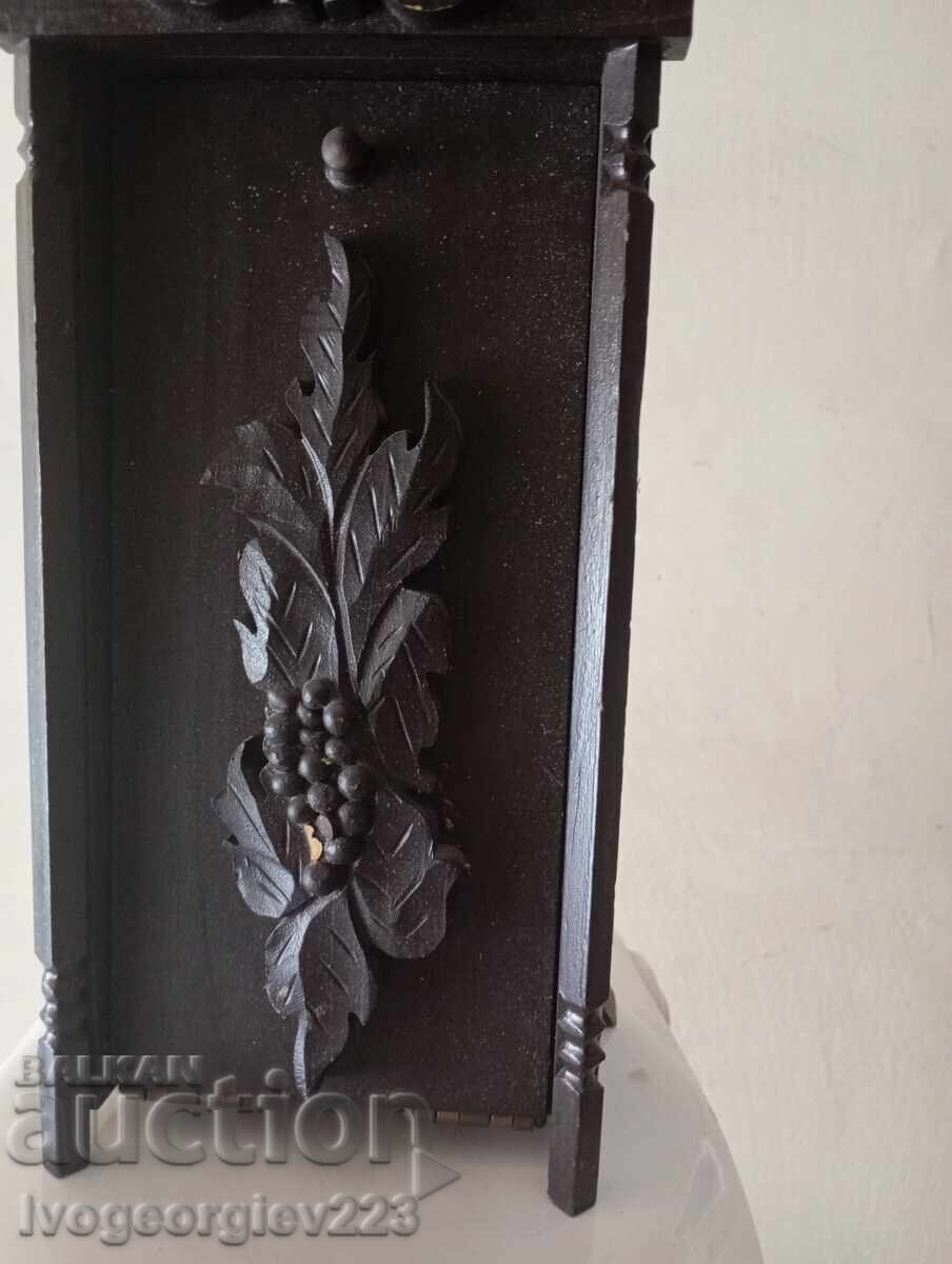 Ceas vechi de birou cu preț 89.00 BGN | € 45.50 Ceas vechi de birou cu preț 89.00 BGN | € 45.50