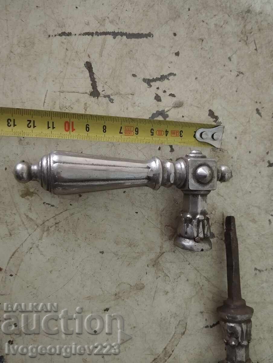 стари дръжки за врата с цена 99.00 лв. | € 50.62 стари дръжки за врата с цена 99.00 лв. | € 50.62