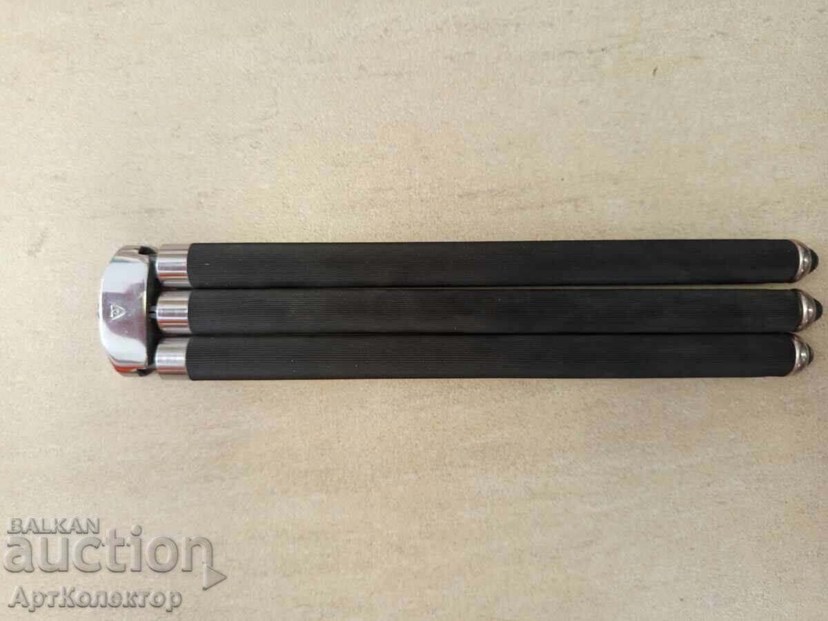 Trepied trepied pentru aparat foto vechi, stativ foto cu preț 50.00 BGN | € 25.56