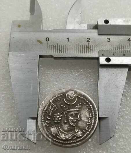 Licitație Drahmă a regelui Bahram al V-lea, 421 - 438 d.Hr. REPLICA