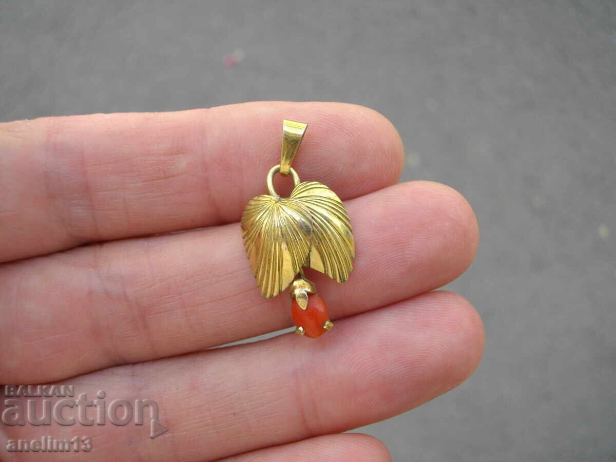 PENDANT VECHI AURIT CU CORAL cu preț € 12.00 | 23.47 BGN
