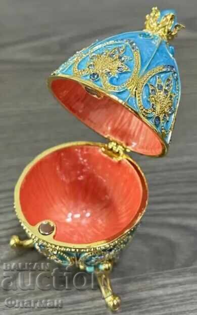 Delivery of Fabergé Egg / 19