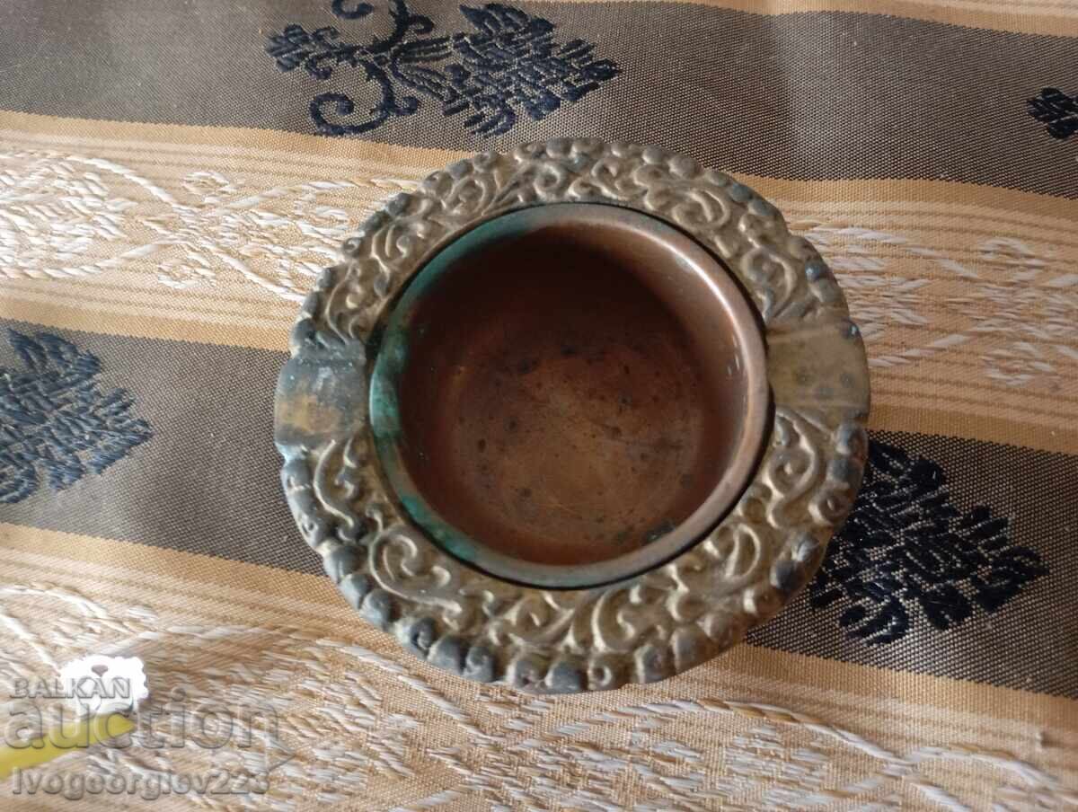 Scrumieră cu preț 20.00 BGN | € 10.23 Scrumieră cu preț 20.00 BGN | € 10.23