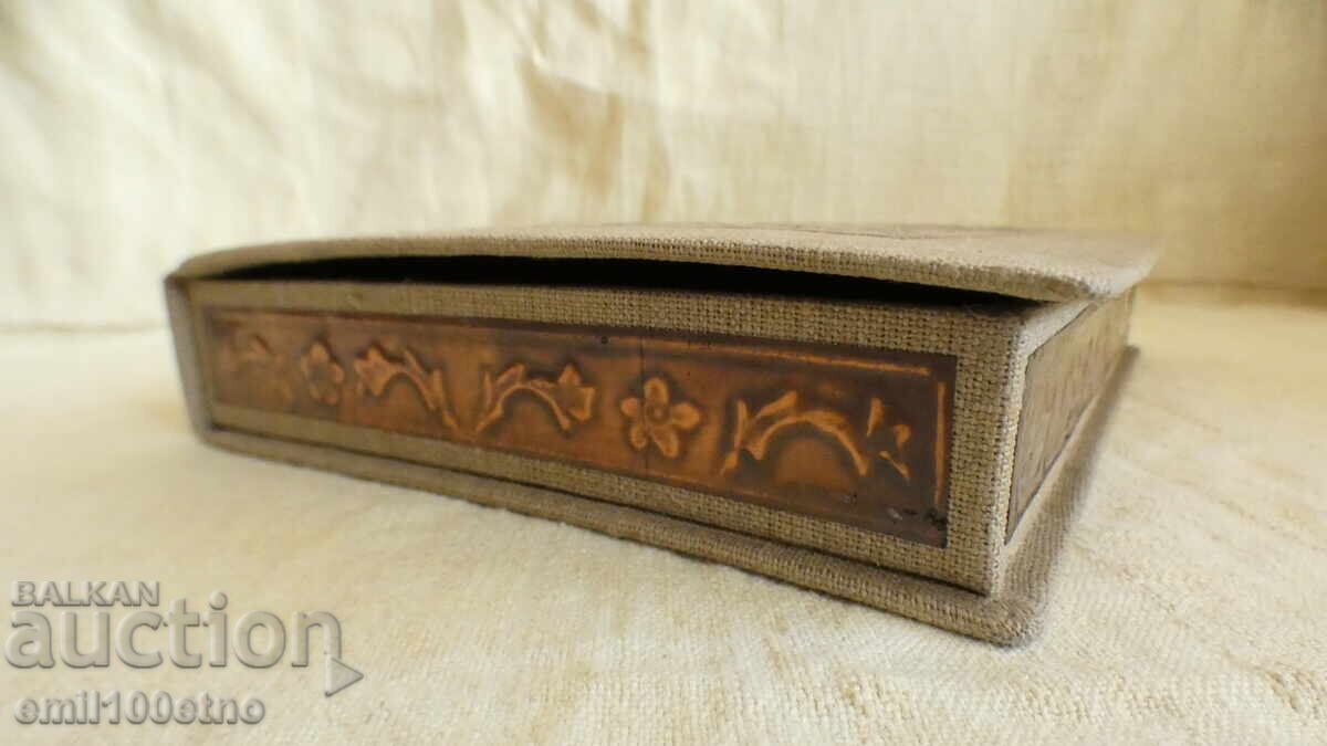 Кутия за бижута с щампована медна украса с цена 15.00 лв. | € 7.67