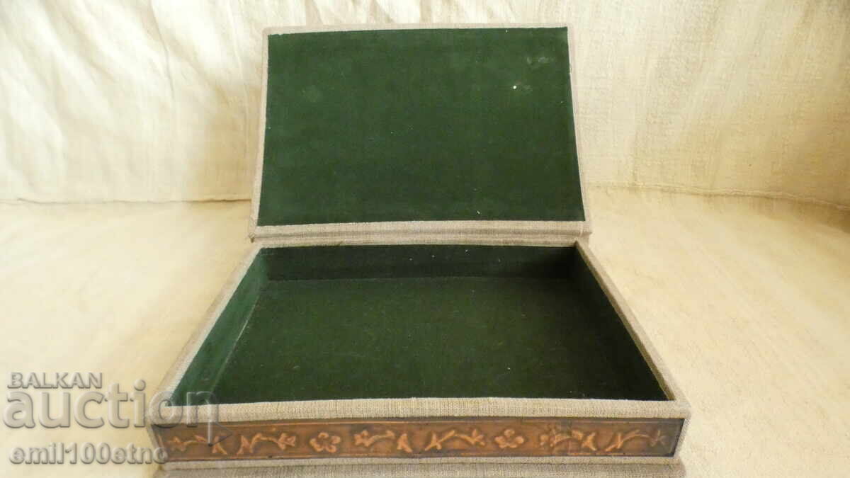 Доставка на Кутия за бижута с щампована медна украса