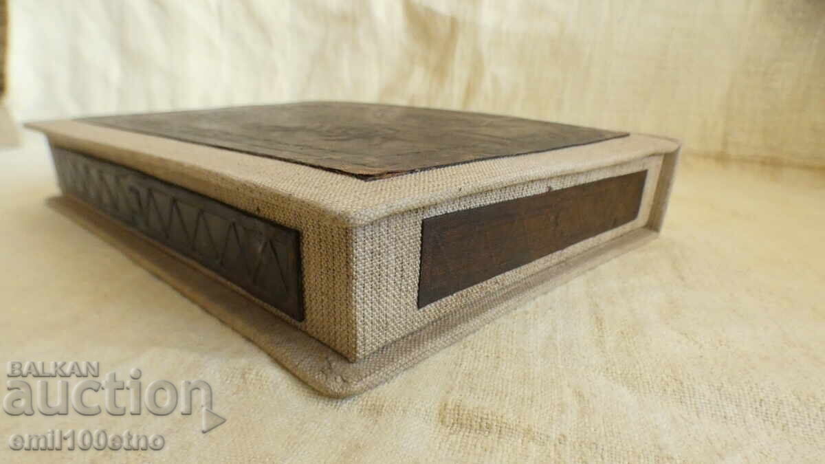 Аукцион Кутия за бижута с щампована кожена украса Аукцион Кутия за бижута с щампована кожена украса