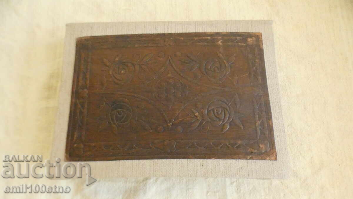 Кутия за бижута с щампована кожена украса Кутия за бижута с щампована кожена украса