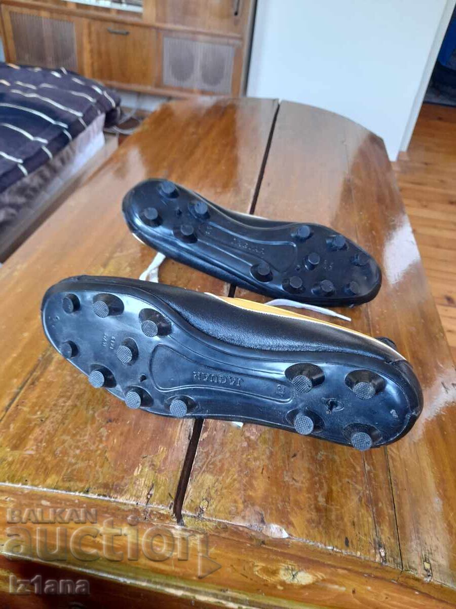 Παλιά ποδοσφαιρικά παπούτσια, Jaguar τάπες - 6