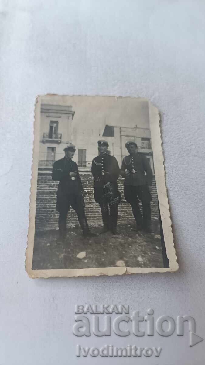 Снимка София Трима полицаи
