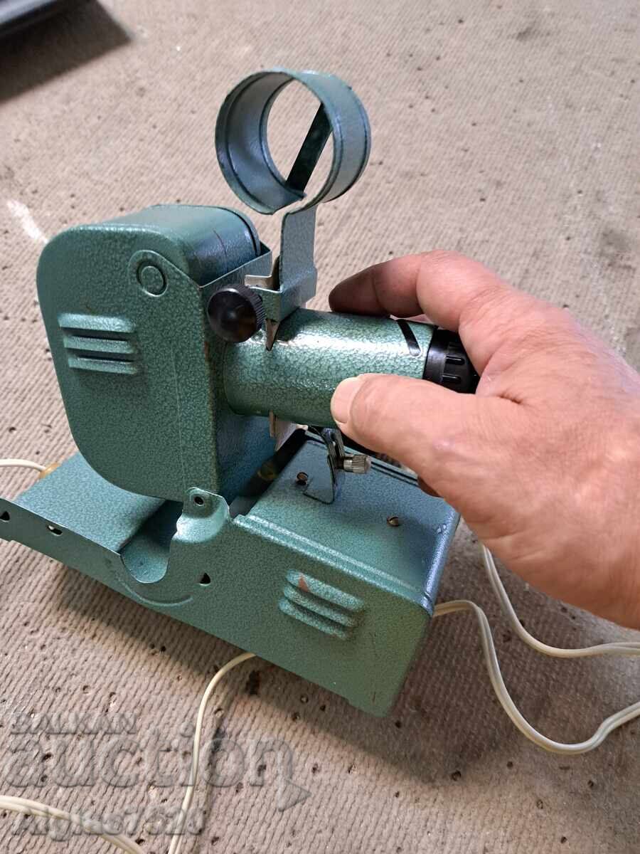 Aparat de proiecție vechi/ URSS/ cu preț 35.00 BGN | € 17.90