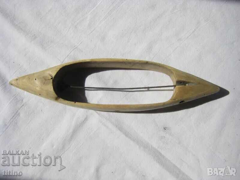 Vechi război de țesut din lemn în stare excelentă cu preț 1.00 BGN | € 0.51