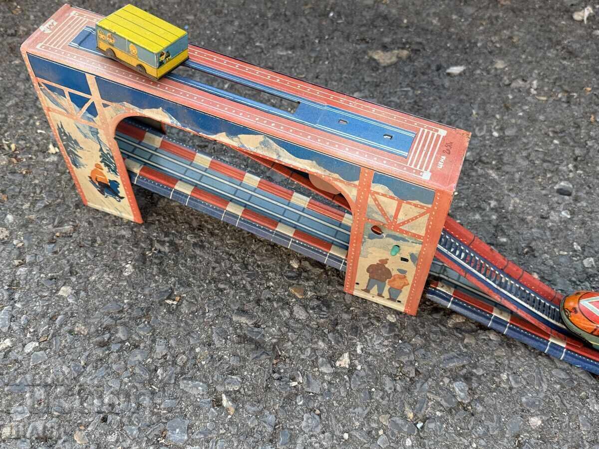 Παλιό Ρωσικό μεταλλικό μηχανικό παιχνίδι μοντέλο χιονοδρομικού αναβατήρα - 5