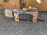 Παλιό Ρωσικό μεταλλικό μηχανικό παιχνίδι μοντέλο χιονοδρομικού αναβατήρα