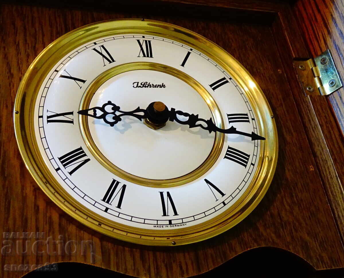 Delivery of German wall clock with pendulum, gongs