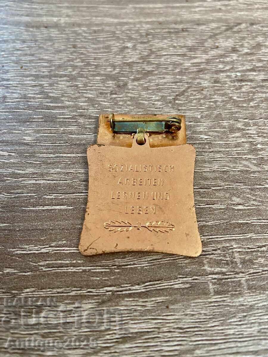 Ordinul „Pentru Merite Față de Popor” (RDG), bronz, cu cutie cu preț € 10.00 | 19.56 BGN