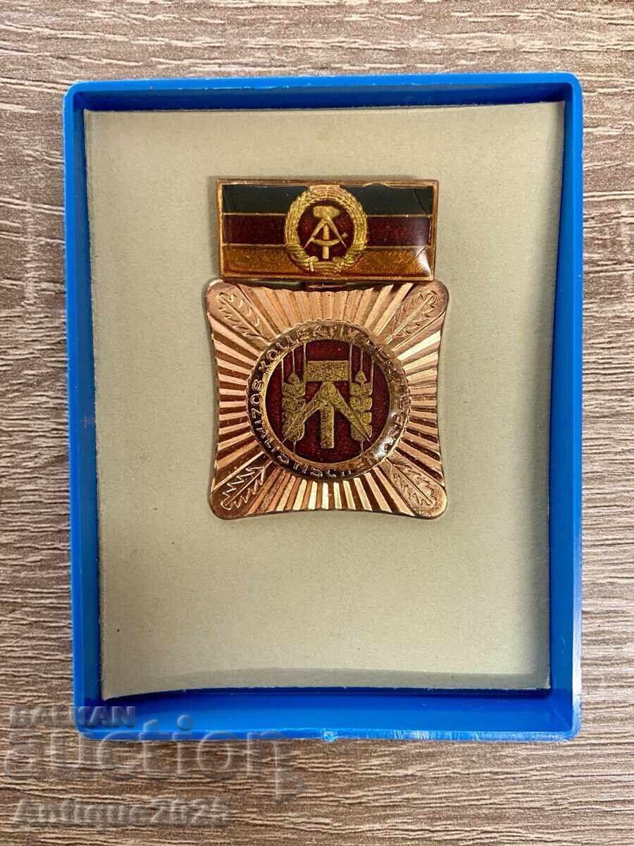 Орден „За заслуги пред народа“ (ГДР), бронз, с кутия