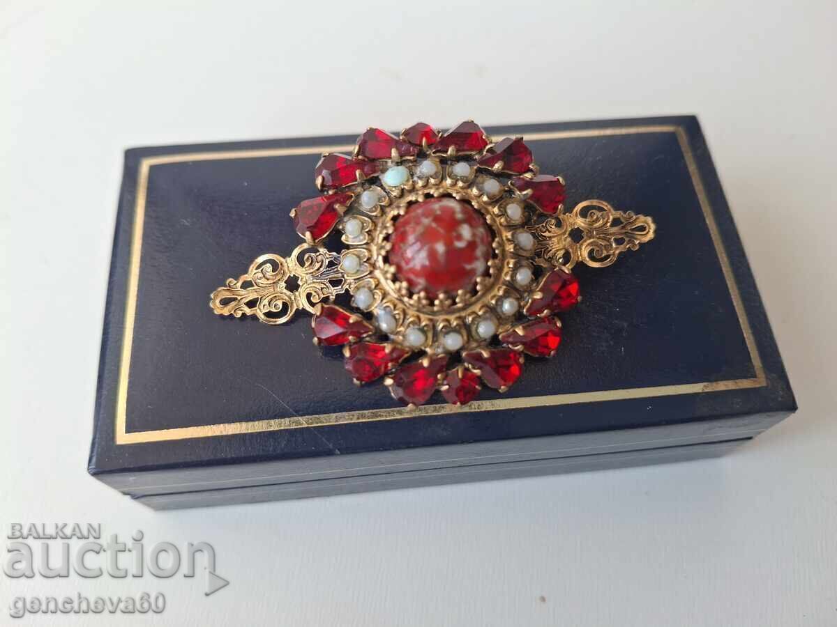 Delivery of Vintage Brooch Bohemian Crystal, Garnet, Gold Plated