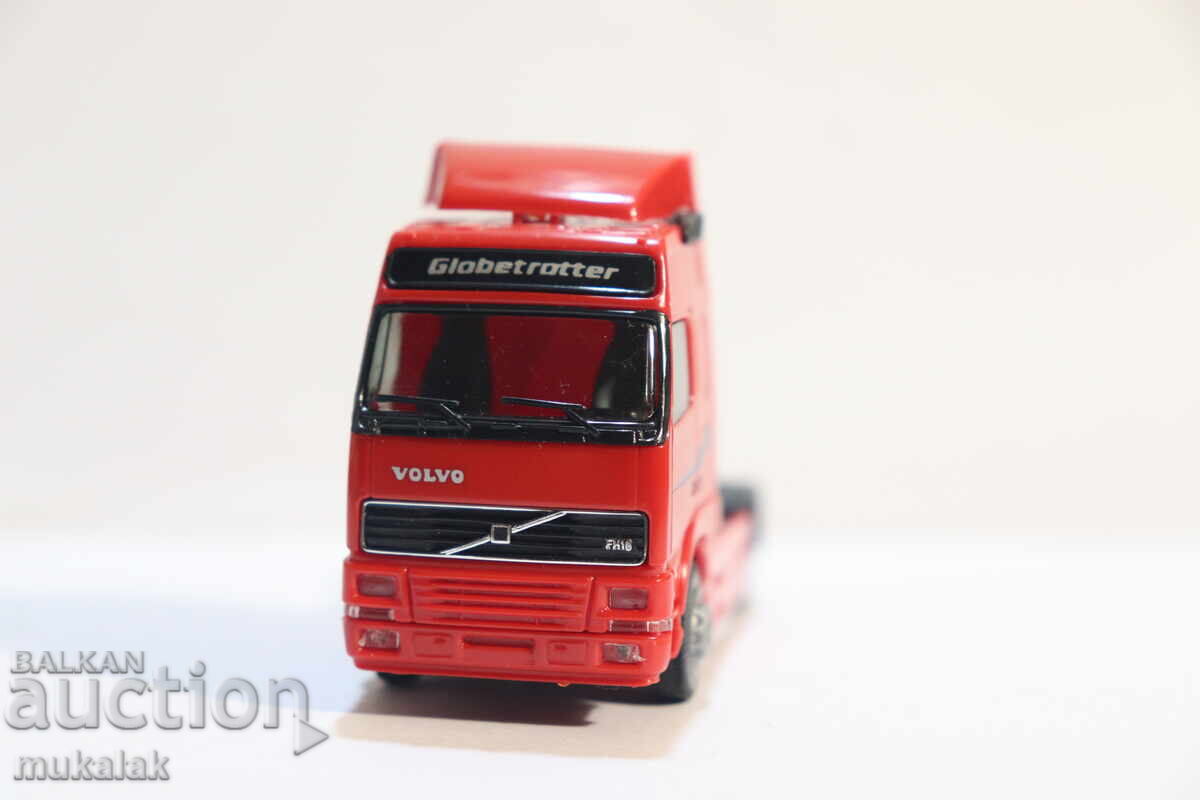 ALBEDO H0 1/87 VOLVO FH 12 CAP TRACTOR MODEL cu preț 15.00 BGN | € 7.67